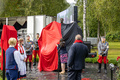Patsaan paljastus.
Sanni Granh-Laasonen, eduskunnan Karjala-kerhon puheenjohtaja ja evakkopatsasprojektin suojelija, kansanedustaja.